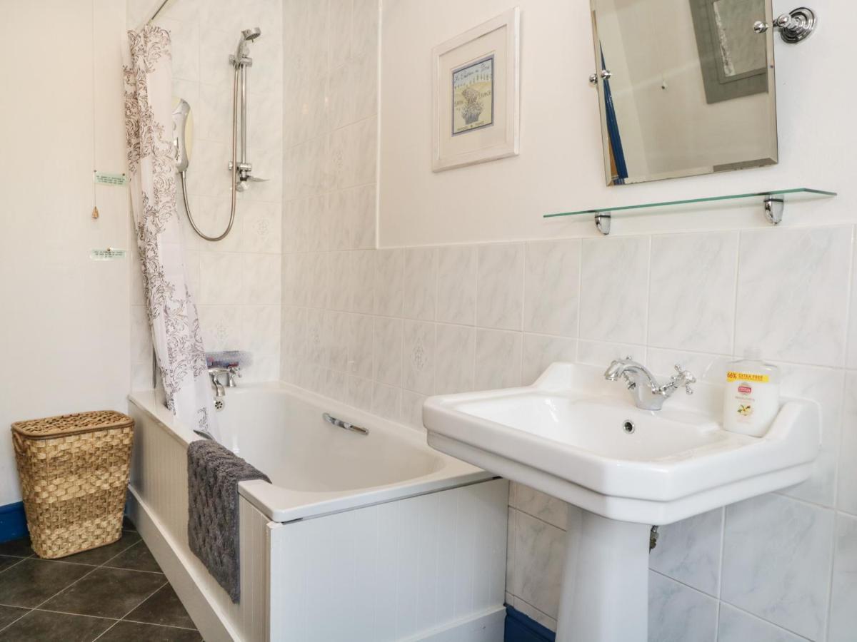 Honeysuckle Cottage, Craig Walk โบว์เนส ออน วินเดอเมียร์ ภายนอก รูปภาพ